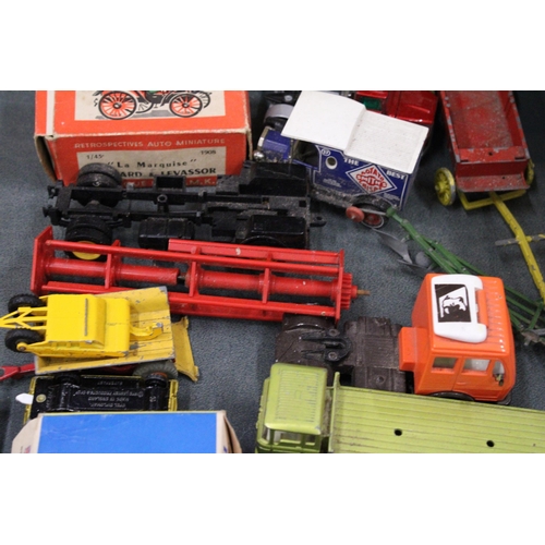 598A - A QUANTITY OF VINTAGE DIE-CAST VEHICLES TO INCLUDE A MATCHBOX ANIMAL TRANSPORTER, DAF TRUCK, TRAILER... 