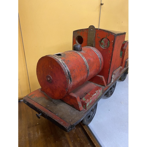 600 - A VINTAGE 1950'S WOODEN STEAM ENGINE 43CM TALL