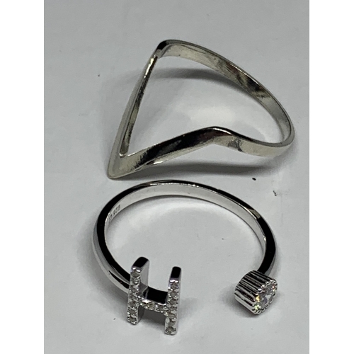 662 - FOUR MARKED SILVER RINGS TO INCLUDE AN H INITIAL