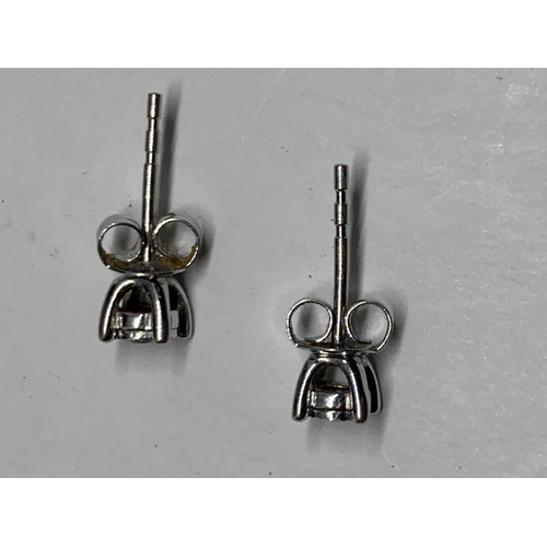 700 - A PAIR OF WHITE GOLD DIAMOND SOLITAIRE EARRINGS IN A PRESENTATION BOX