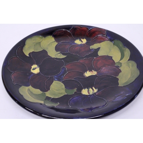 864 - A MOORCROFT CLEMATIS PATTERN PLATE - QUEEN MARY STICKER