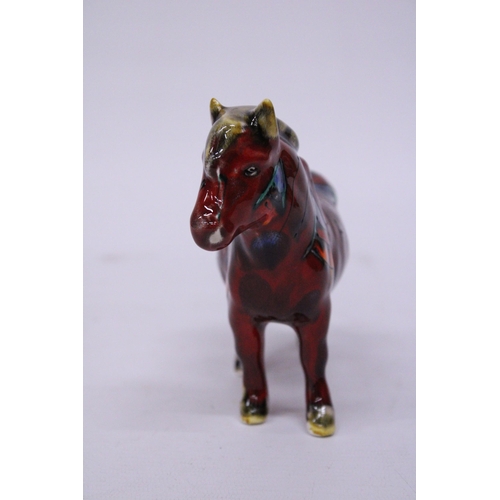 877 - AN ANITA HARRIS SHETLAND PONY SIGNED IN GOLD