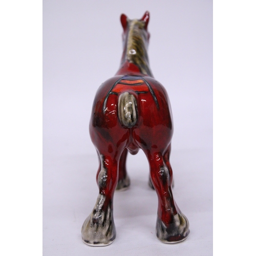 881 - AN ANITA HARRIS SHIREHORSE SIGNED IN GOLD