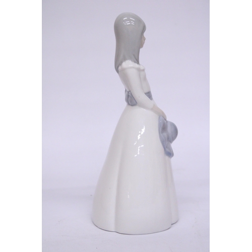 889 - A VINTAGE PORCELAIN MIQUEL REQUENA VALENCIA FIGURINE