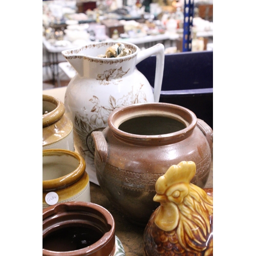 943 - A QUANTITY OF STONEWARE AND STUDIO POTTERY TO INCLUDE AN EGG CROCK, JARS, PLANTERS, A JUG, ETC