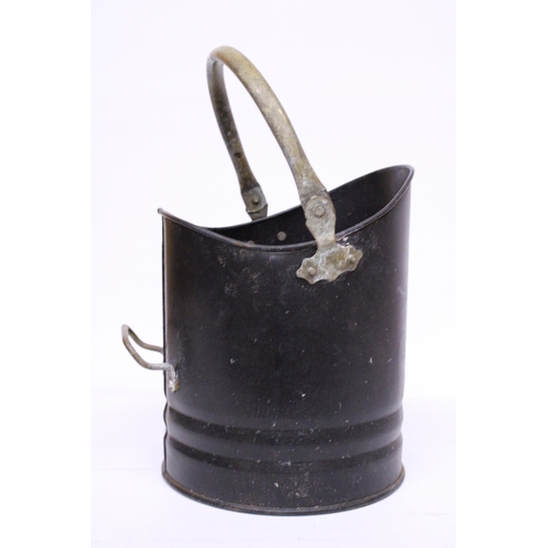 971 - A VINTAGE BLACK COAL BUCKET WITH BRASS HANDLES