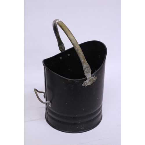 971 - A VINTAGE BLACK COAL BUCKET WITH BRASS HANDLES