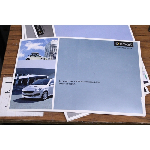 1137 - A COLLECTION OF SMART CAR AND MERCEDES-BENZ BOOKLETS PLUS A BOXED ROLLS ROYCE PLATE AND A BOXED WHIT... 