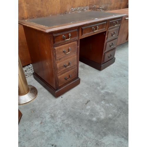 2518 - AN EDWARDIAN TWIN PEDESTAL DESK WITH SIX DRAWERS AND THREE SHAM DRAWERS ENCLOSING CUPBOARD, 50