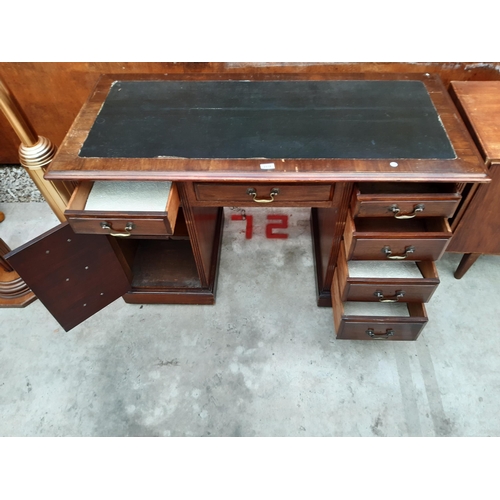 2518 - AN EDWARDIAN TWIN PEDESTAL DESK WITH SIX DRAWERS AND THREE SHAM DRAWERS ENCLOSING CUPBOARD, 50