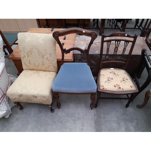 2557 - AN EDWARDIAN INLAID BEDROOM CHAIR, A VICTORIAN MAHOGANY PARLOUR CHAIR AND A CABRIOLE LEG LOW CHAIR