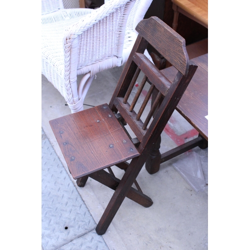 2984 - A FOLDING CHILDS CHAIR, OAK OCCASIONAL TABLE AND A SMALL OAK TABLE WITH CARVED FOLIATE TOP ON TURNED... 