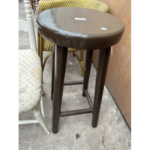 2990 - AN EDWARDIAN PAINTED BEDROOM CHAIR AND PAINTED STOOL