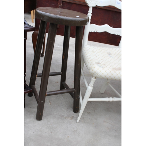 2990 - AN EDWARDIAN PAINTED BEDROOM CHAIR AND PAINTED STOOL