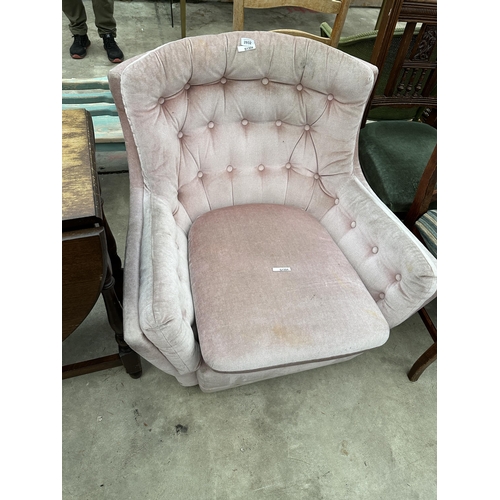 2996 - A BUTTON BACK LOUNGE CHAIR