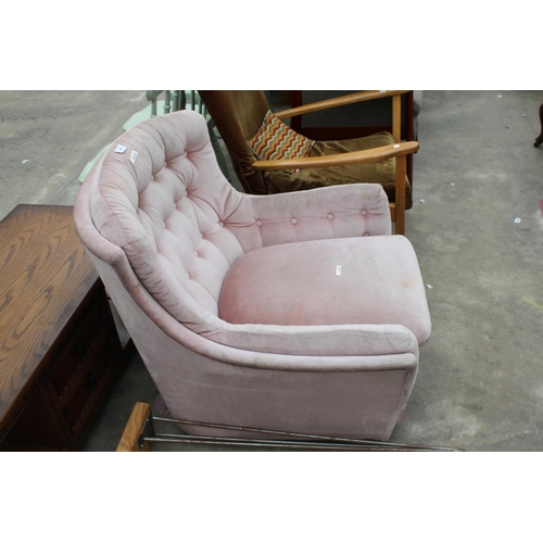 2996 - A BUTTON BACK LOUNGE CHAIR