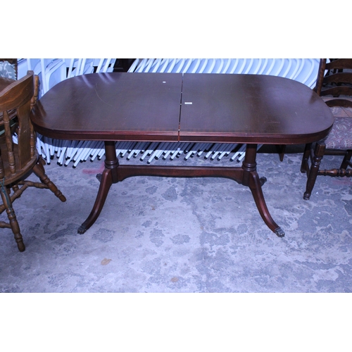 3000 - A MAHOGANY AND CROSSBANDED TWIN PEDESTAL DINING TABLE, 63