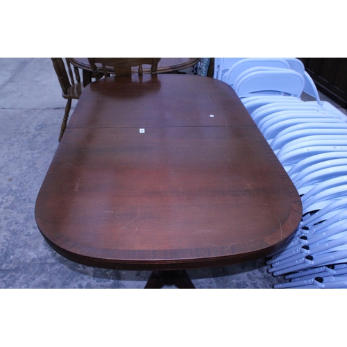 3000 - A MAHOGANY AND CROSSBANDED TWIN PEDESTAL DINING TABLE, 63