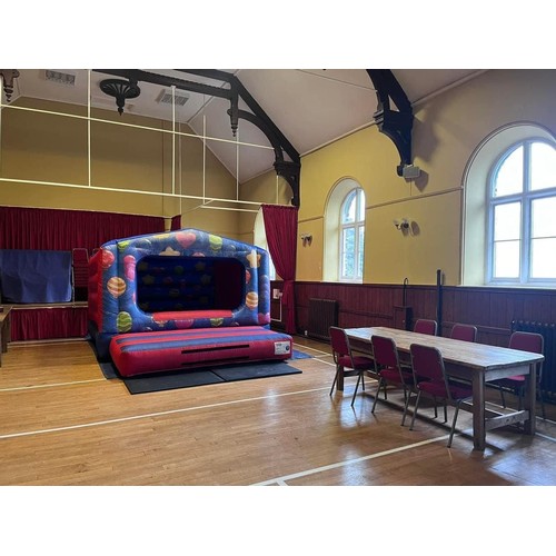 1881 - A COMPLETE AND IN WORKING ORDER BOUNCY CASTLE WITH INFL8 BLOWER  - THE VENDOR STATES THAT THIS ITEM ... 