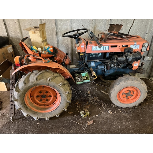 261 - KUBOTA L245DT DOUBLE TRACTION 1494 HRS NO LOG BOOK OR DOORS + VAT