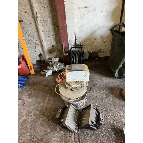 287 - EXTENSION CABLE, LIGHTS, TROLLEY WHEELS ETC  + VAT