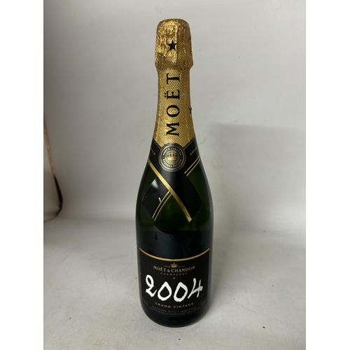 322 - A BOTTLE OF MOET AND CHANDON 2004 GRAND VINTAGE CHAMPAGNE