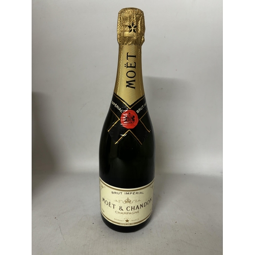 336 - A BOTTLE OF MOET & CHANDON BRUT IMPERIAL CHAMPAGNE