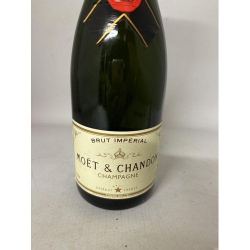 417 - A BOTTLE OF MOET & CHANDON BRUT IMPERIAL CHAMPAGNE