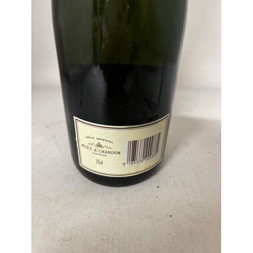 417 - A BOTTLE OF MOET & CHANDON BRUT IMPERIAL CHAMPAGNE