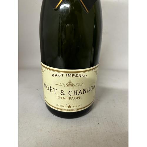 418 - A BOTTLE OF MOET & CHANDON BRUT IMPERIAL CHAMPAGNE