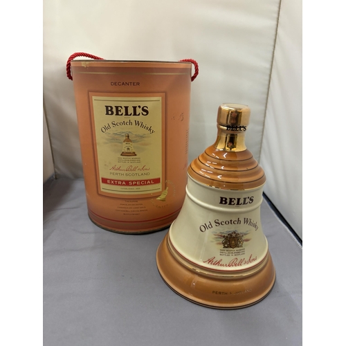 355 - A BOXED AND SEALED BELL'S EXTRA SPECIAL OLD SCOTCH WHISKY IN A WADE PORCELAIN DECANTER FINISHED IN 2... 