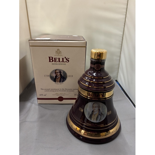 357 - A BOXED AND SEALED BELL'S EXTRA SPECIAL OLD SCOTCH WHISKY A LIMITED EDITION FOR CHRISTMAS 2002 IN A ... 