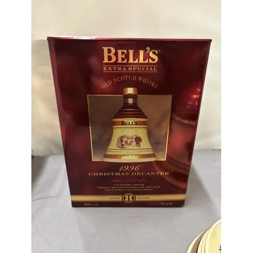 360 - A BOXED AND SEALED BELL'S EXTRA SPECIAL OLD SCOTCH WHISKY CHRISTMAS 1996 IN A PORCELAIN DECANTER FIN... 