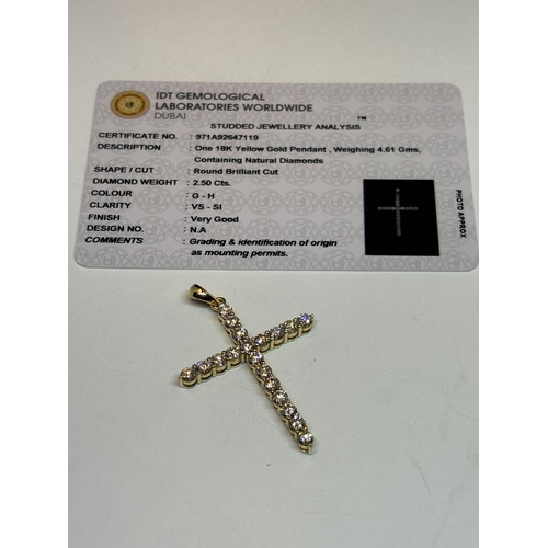 615 - AN 18 CARAT YELLOW GOLD CROSS PENDANT WITH 2.5 CARATS OF ROUND BRILLIANT CUT DIAMONDS GROSS WEIGHT 4... 