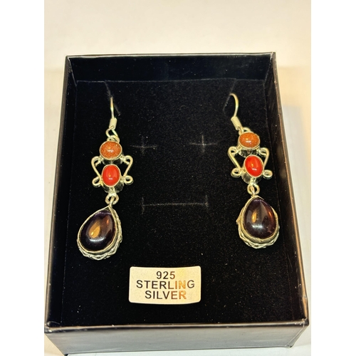 625 - A PAIR OF MARKED SILVER MULTI STONE DROP EARRINGS IN A PRESENTATION BOX