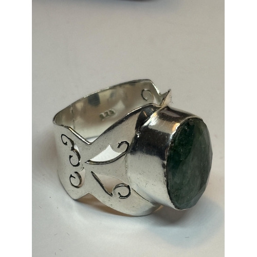 627 - A MARKED SILVER RING WITH LARGE EMERALD STONE SIZE S IN A PRESENTATION BOX