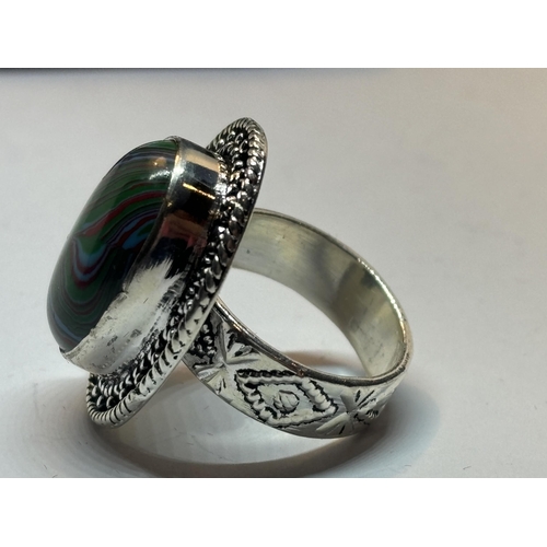 630 - A MARKED SILVER RING WITH A LARGE RAINBOW CALISICA STONE SIZE O IN A PRESENTATION BOX