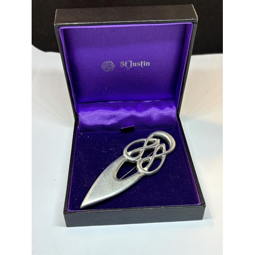 650 - A ST JUSTIN PEWTER KILT PIN IN A PRESENTATION BOX