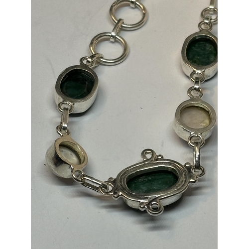 661 - A MARKED SILVER EMERALD AND PEARL BRACELET IN A PRESENTATION BOX