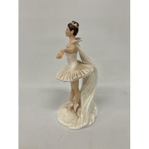 801 - A COALPORT FIGURINE DAME MARGOT FONTEYN 