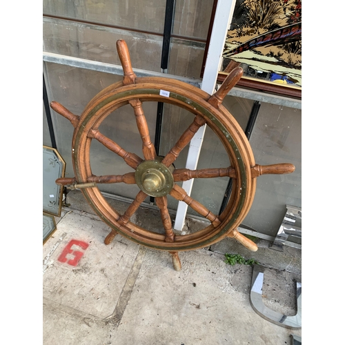 1519 - A LARGE VINTAGE WOODEN SHIPS WHEEL WITH BRASS TRIM AND FITTINGS (D:123CM)