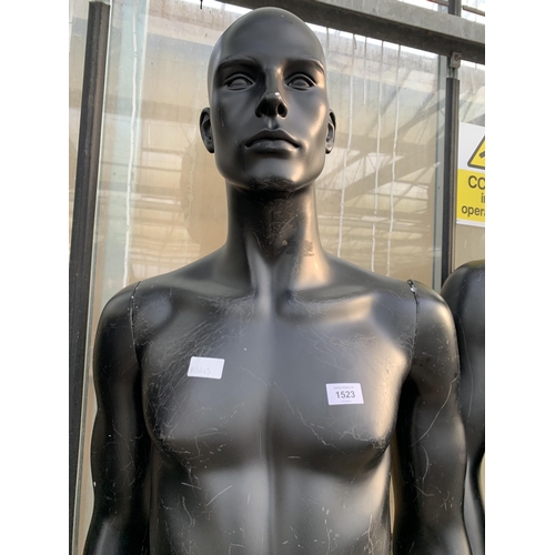 1523 - AN ADULT MALE SHOP MANNEQUIN