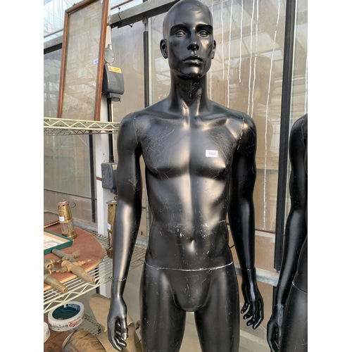 1524 - AN ADULT MALE SHOP MANNEQUIN