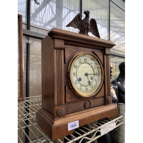 1526 - A MAHOGANY CHIMING MANTLE CLOCK WITH EAGLE TOPPER