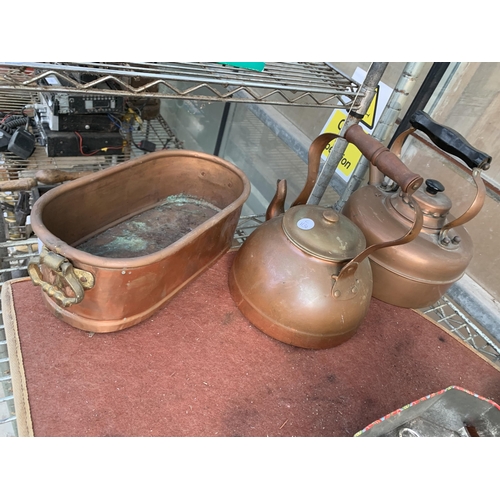 1531 - THREE COPPER AND BRASS ITEMS TO INCLUDE TWO KETTLES AND A PLANTER