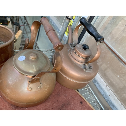 1531 - THREE COPPER AND BRASS ITEMS TO INCLUDE TWO KETTLES AND A PLANTER