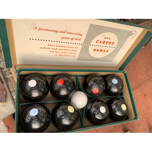 1533 - A COMPLETE B&A CARPET BOWLS SET