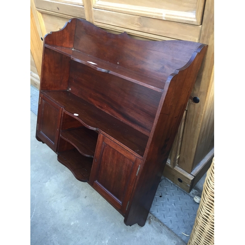 2607 - AN EDWARDIAN MAHOGANY WALL SHELF UNIT ENCLOSING TWO CUPBOARDS, 28