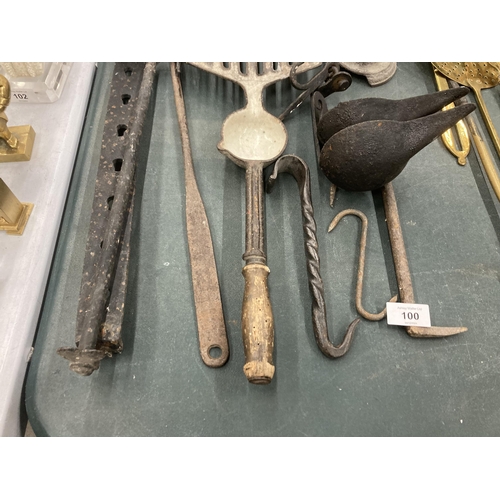 100 - VARIOUS VINTAGE ITEMS TO INCLUDE AN INGOT WIRE MOLD, TRIVETS, HOOKS, MEAT JACKS, CRIMPING IRON ETC