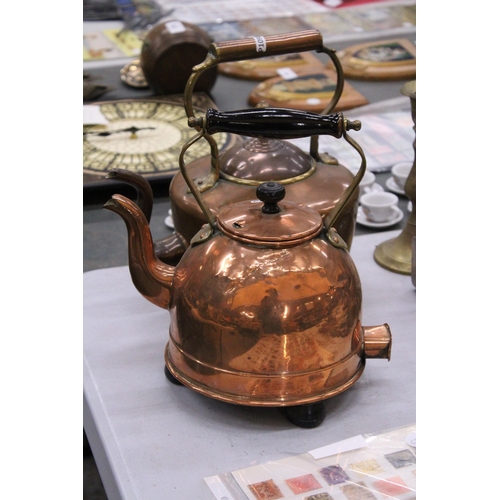 233 - TWO VINTAGE COPPER KETTLES TO INCLUDE ONE ON BUN FEET